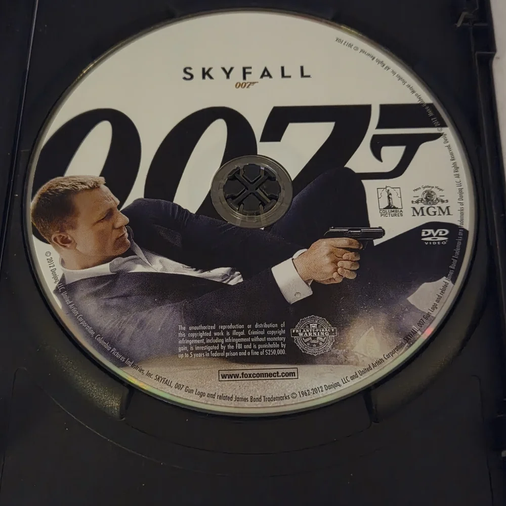 Daniel Craig 007 DVDs & Blu-ray Collection - Picture 5 of 16